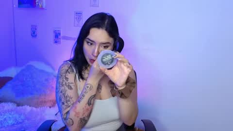 Emily Lindey online show from 12, 4, 2026