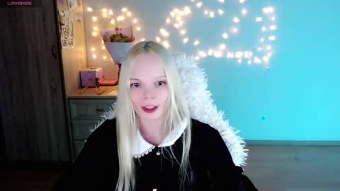 Snapshot of emily_nyaffe chatting on 4, 3, 2025 Lia online show from 4, 3, 2025