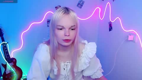 Snapshot of emily_nyaffe chatting on 1, 11, 2025 Lia online show from 1, 11, 2025