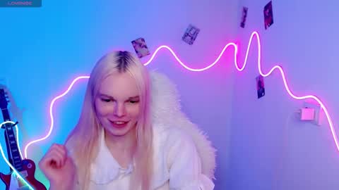 Snapshot of emily_nyaffe chatting on 6, 11, 2025 Lia online show from 6, 11, 2025