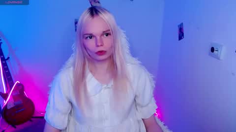 Snapshot of emily_nyaffe chatting on 24, 11, 2025 Lia online show from 24, 11, 2025