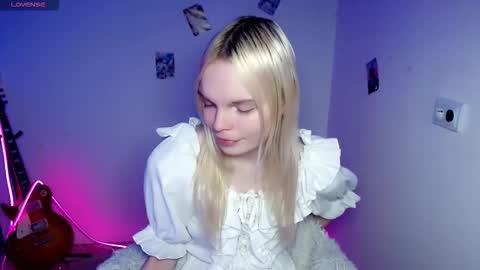 Snapshot of emily_nyaffe chatting on 17, 12, 2025 Lia online show from 17, 12, 2025