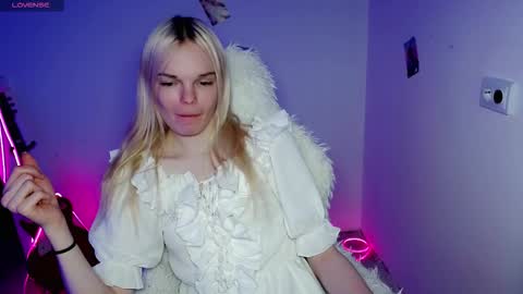 Snapshot of emily_nyaffe chatting on 19, 12, 2025 Lia online show from 19, 12, 2025