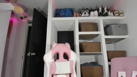 emily_palmeer online show from 23, 1, 2025