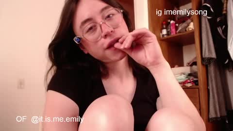 emily_pearl_ online show from 8, 4, 2026