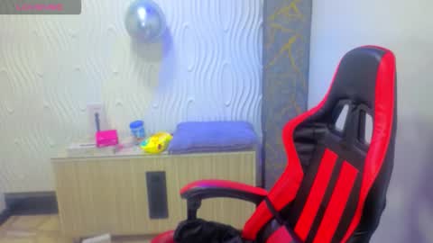 Snapshot of emily_rosse04 chatting on 29, 11, 2025 online show from 29, 11, 2025