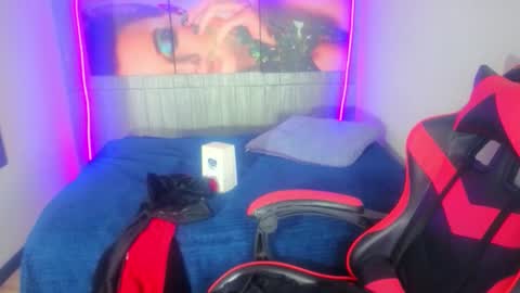 Snapshot of emily_rosse04 chatting on 4, 12, 2025 online show from 4, 12, 2025
