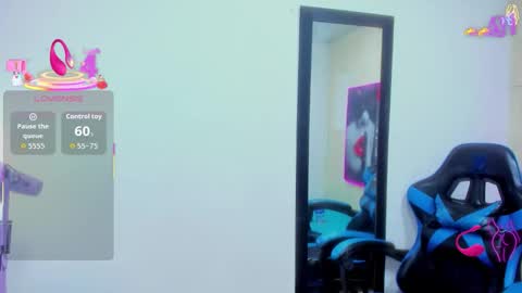 Snapshot of emily_rosse04 chatting on 13, 12, 2025 online show from 13, 12, 2025