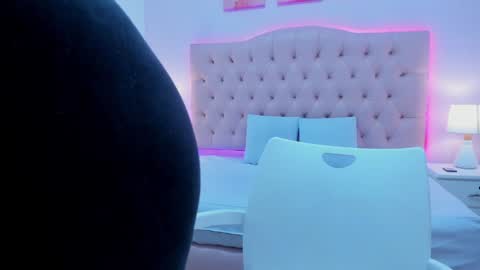 Snapshot of emily_roux chatting on 5, 2, 2025 EMILY online show from 5, 2, 2025