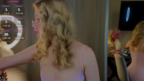 Snapshot of emily_shepard chatting on 17, 9, 2025 emily shepard online show from 17, 9, 2025