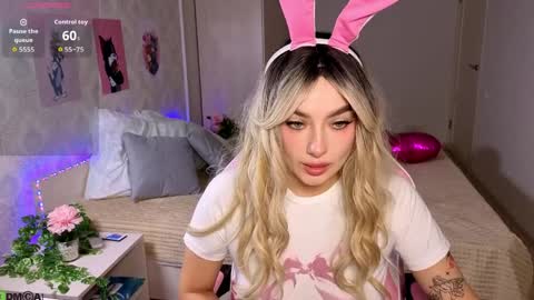 Snapshot of emily_tyler19 chatting on 6, 4, 2026 Emily online show from 6, 4, 2026