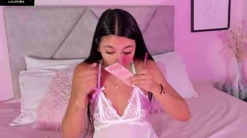 Snapshot of emilyh_ chatting on 12, 11, 2025 Emily online show from 12, 11, 2025