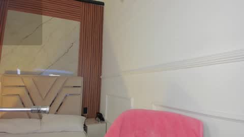 Emily Hendrix online show from 19, 2, 2026