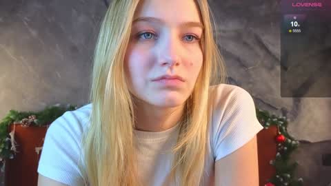 Snapshot of emilyhewell chatting on 23, 1, 2025 Emi online show from 23, 1, 2025