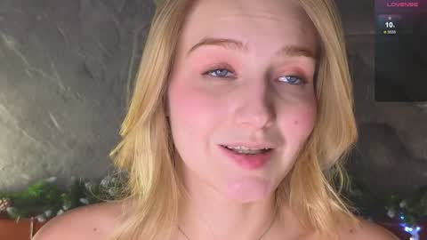 Snapshot of emilyhewell chatting on 24, 1, 2025 Emi online show from 24, 1, 2025