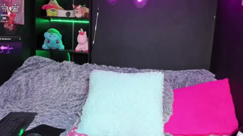 Emily Jhonson online show from 9, 1, 2025