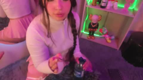 Snapshot of emilykarterr chatting on 18, 12, 2024 VALEEEN online show from 18, 12, 2024