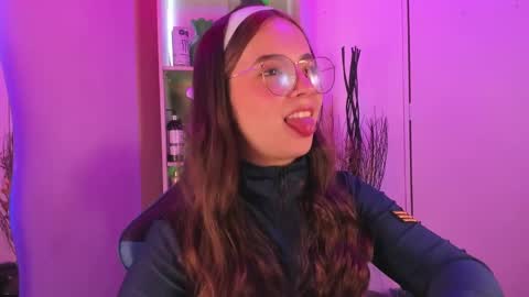 Snapshot of emilykarterr chatting on 18, 1, 2025 VALEEEN online show from 18, 1, 2025
