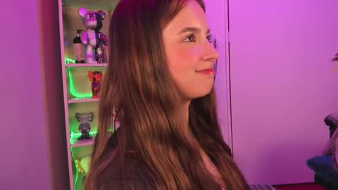 Snapshot of emilykarterr chatting on 24, 1, 2025 VALEEEN online show from 24, 1, 2025