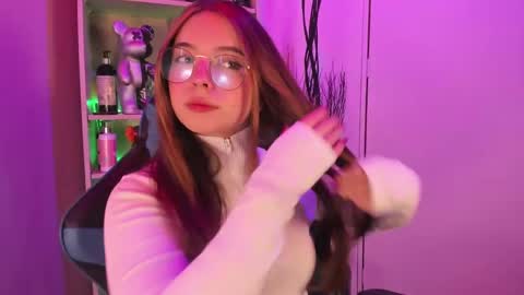 Snapshot of emilykarterr chatting on 1, 2, 2025 VALEEEN online show from 1, 2, 2025