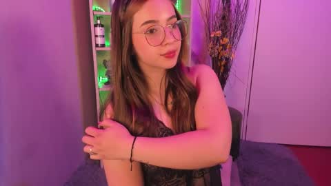 Snapshot of emilykarterr chatting on 12, 2, 2025 VALEEEN online show from 12, 2, 2025