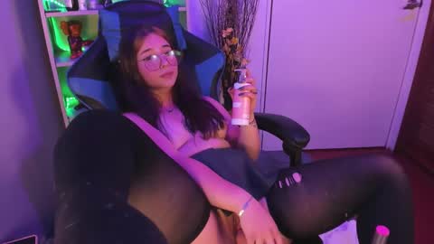 Snapshot of emilykarterr chatting on 25, 2, 2025 VALEEEN online show from 25, 2, 2025