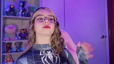 Snapshot of emilykarterr chatting on 13, 10, 2025 VALEEEN online show from 13, 10, 2025