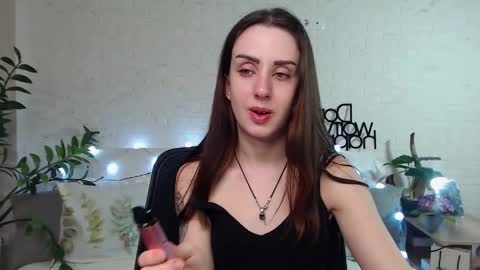 Emyli online show from 5, 2, 2025