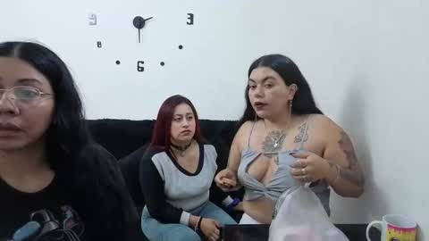Snapshot of emilyriskhot chatting on 9, 5, 2026 emily friends online show from 9, 5, 2026