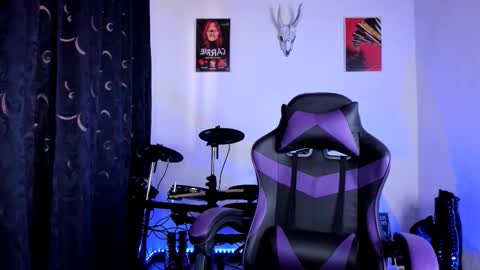  Emily Support me to have 100 likes plx online show from 18, 12, 2025