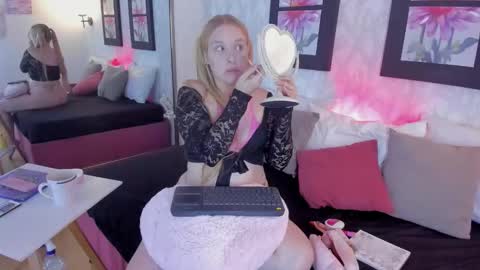 Snapshot of emilysumer chatting on 29, 11, 2025 Summer 3 online show from 29, 11, 2025