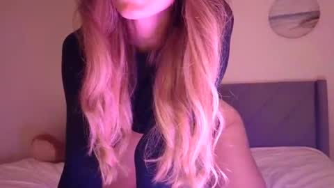 Snapshot of emilyy_miller chatting on 1, 10, 2025 emilly online show from 1, 10, 2025
