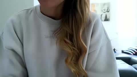 Snapshot of emilyy_miller chatting on 14, 10, 2025 emilly online show from 14, 10, 2025