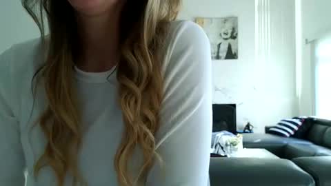 Snapshot of emilyy_miller chatting on 16, 10, 2025 emilly online show from 16, 10, 2025