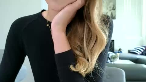 Snapshot of emilyy_miller chatting on 17, 10, 2025 emilly online show from 17, 10, 2025