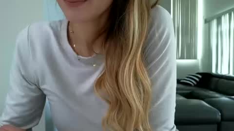 Snapshot of emilyy_miller chatting on 18, 10, 2025 emilly online show from 18, 10, 2025