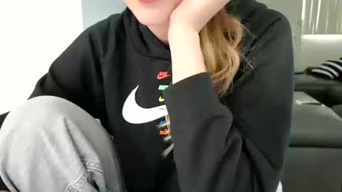 Snapshot of emilyy_miller chatting on 19, 10, 2025 emilly online show from 19, 10, 2025