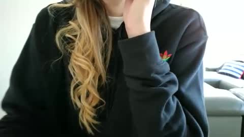 Snapshot of emilyy_miller chatting on 30, 10, 2025 emilly online show from 30, 10, 2025