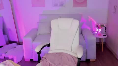 Emily  online show from 8, 11, 2025