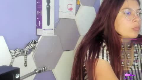 Snapshot of emira199 chatting on 6, 1, 2025 emira199 online show from 6, 1, 2025