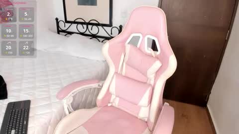 Snapshot of emiril chatting on 21, 10, 2025 L i a time online 7am - 1pm Gtm-5 online show from 21, 10, 2025