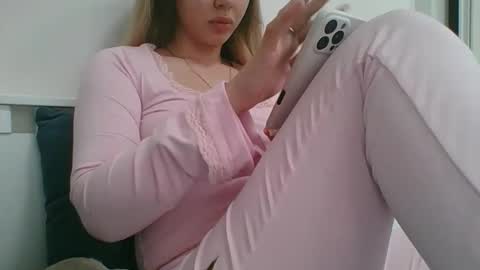 emma_991 online show from 16, 4, 2026