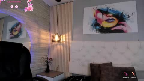 Snapshot of emma__smith01 chatting on 12, 9, 2025 Emma online show from 12, 9, 2025