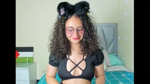 Snapshot of emma_belle02 chatting on 14, 10, 2025 Emma online show from 14, 10, 2025