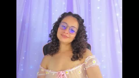 Snapshot of emma_belle02 chatting on 19, 11, 2025 Emma online show from 19, 11, 2025