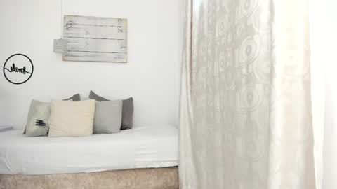 Emma Castillo online show from 5, 3, 2025