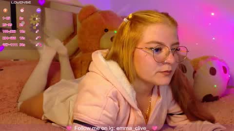 Snapshot of emma_clive chatting on 21, 10, 2025 Emma online show from 21, 10, 2025