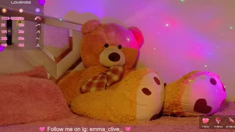 Snapshot of emma_clive chatting on 27, 10, 2025 Emma online show from 27, 10, 2025