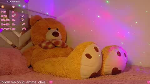 Snapshot of emma_clive chatting on 28, 10, 2025 Emma online show from 28, 10, 2025