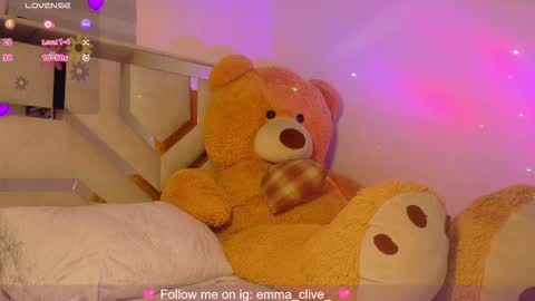 Snapshot of emma_clive chatting on 2, 12, 2025 Emma online show from 2, 12, 2025